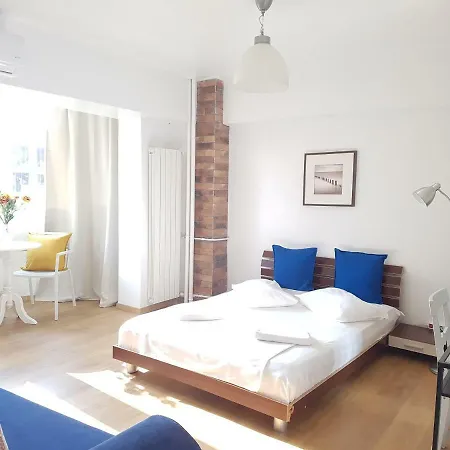 Piata Victoriei Kiseleff Park Studio * Bucureşti